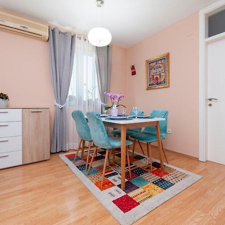 Apartment Deluxe Ровинь Экстерьер фото