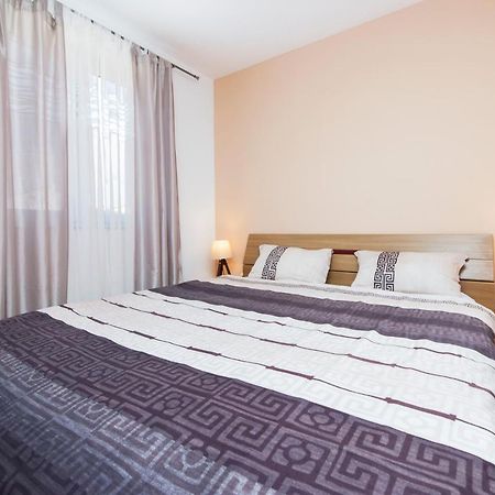 Apartment Deluxe Ровинь Экстерьер фото