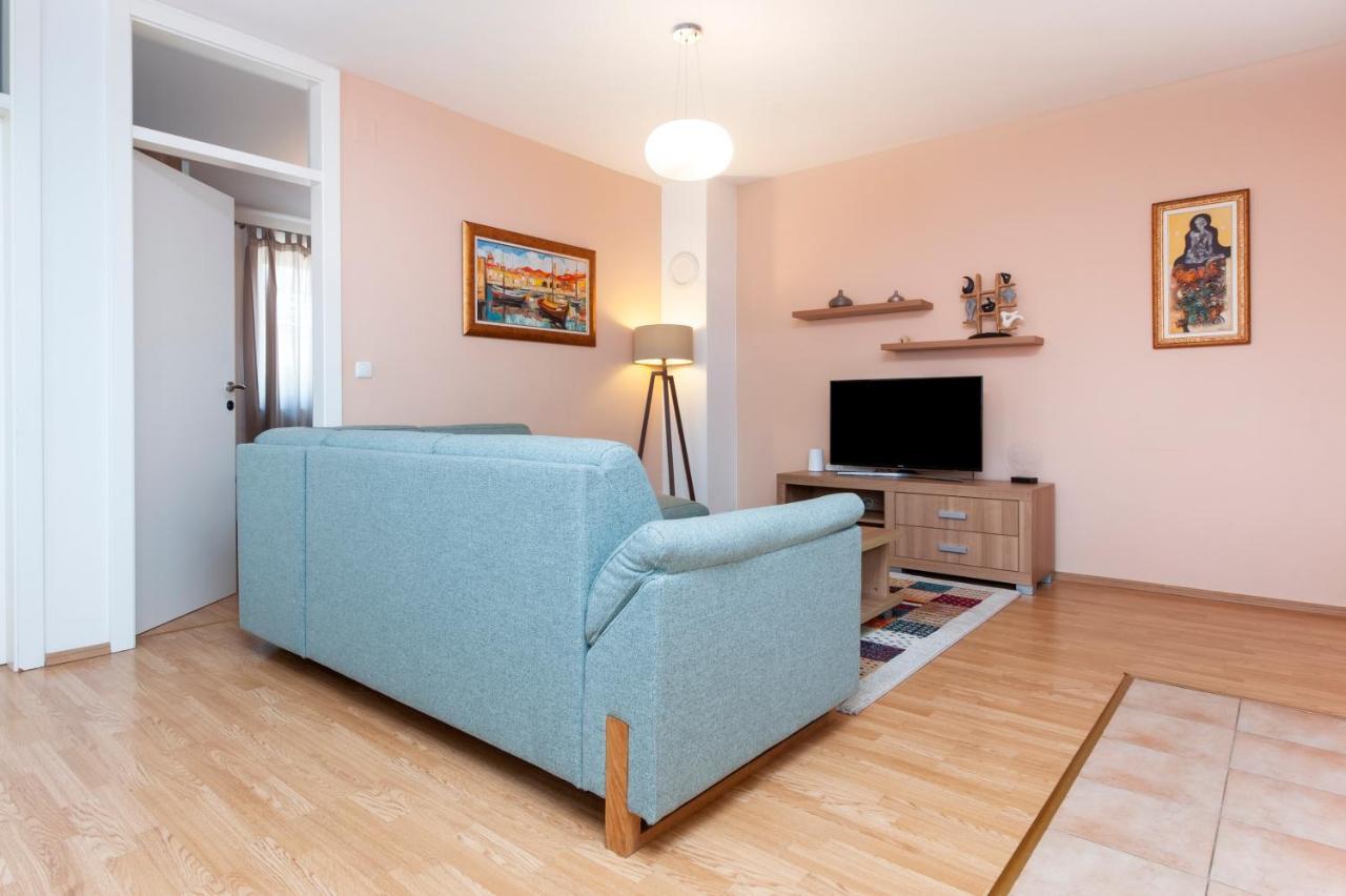 Apartment Deluxe Ровинь Экстерьер фото