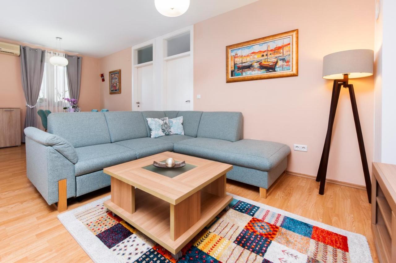 Apartment Deluxe Ровинь Экстерьер фото