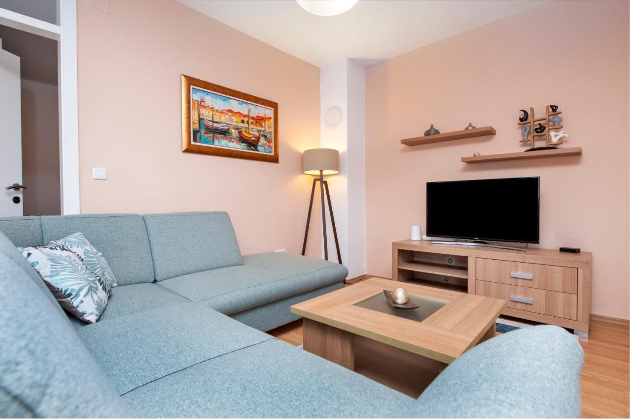 Apartment Deluxe Ровинь Экстерьер фото