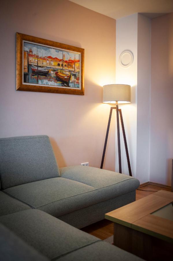 Apartment Deluxe Ровинь Экстерьер фото
