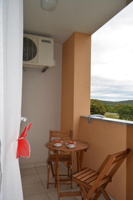 Apartment Deluxe Ровинь Экстерьер фото